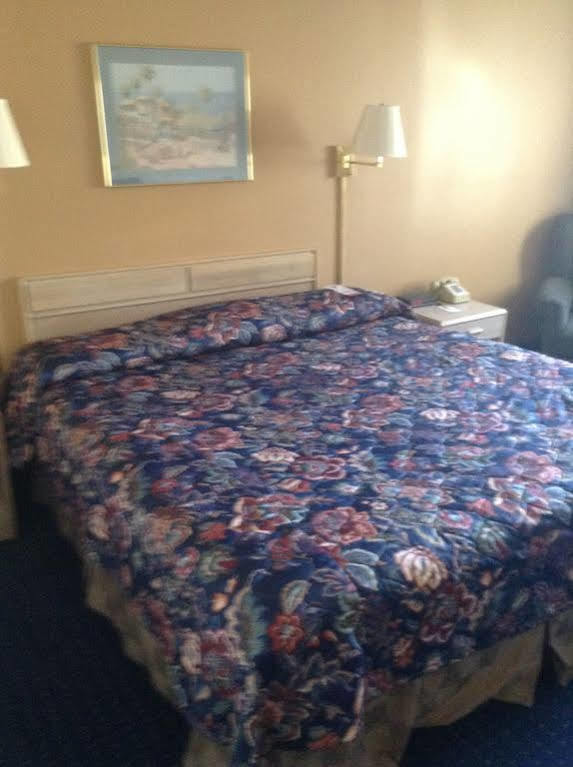 Hometown Inn And Suites Washington Экстерьер фото