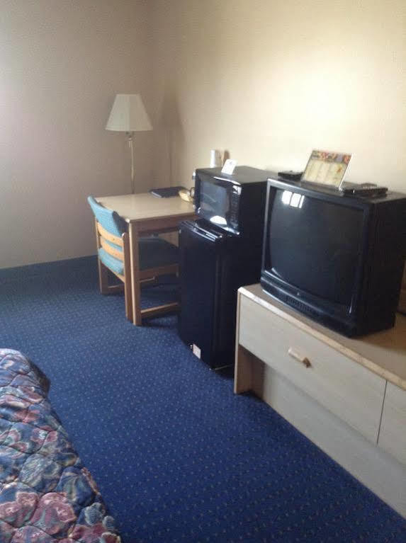 Hometown Inn And Suites Washington Экстерьер фото